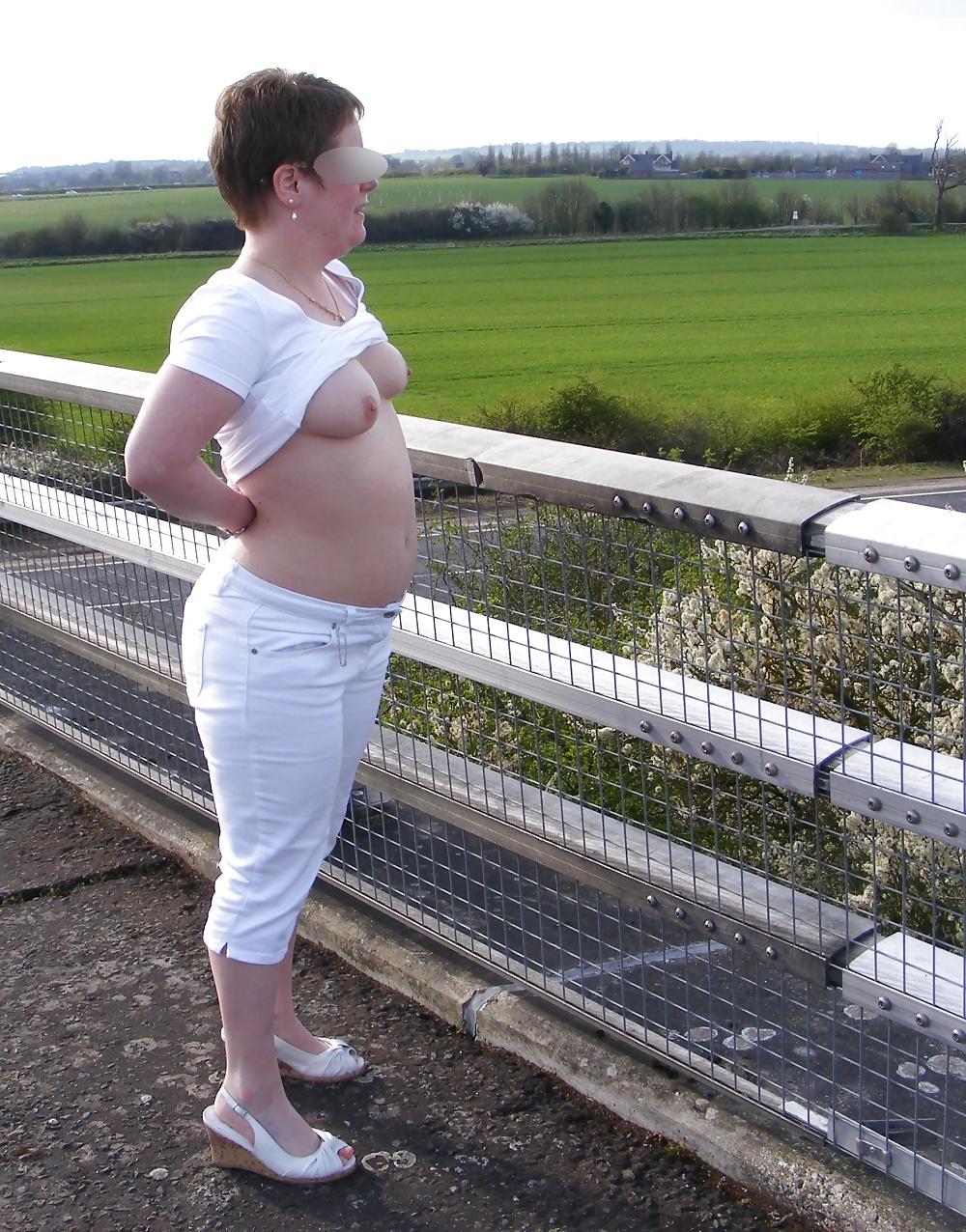 25P Stripping off in public
