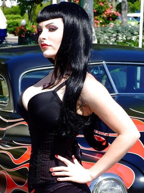 24P Rockabilly - punk - tattooed chicks.