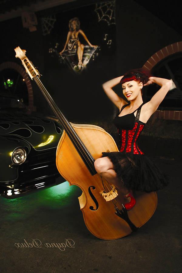 24P Rockabilly - punk - tattooed chicks.