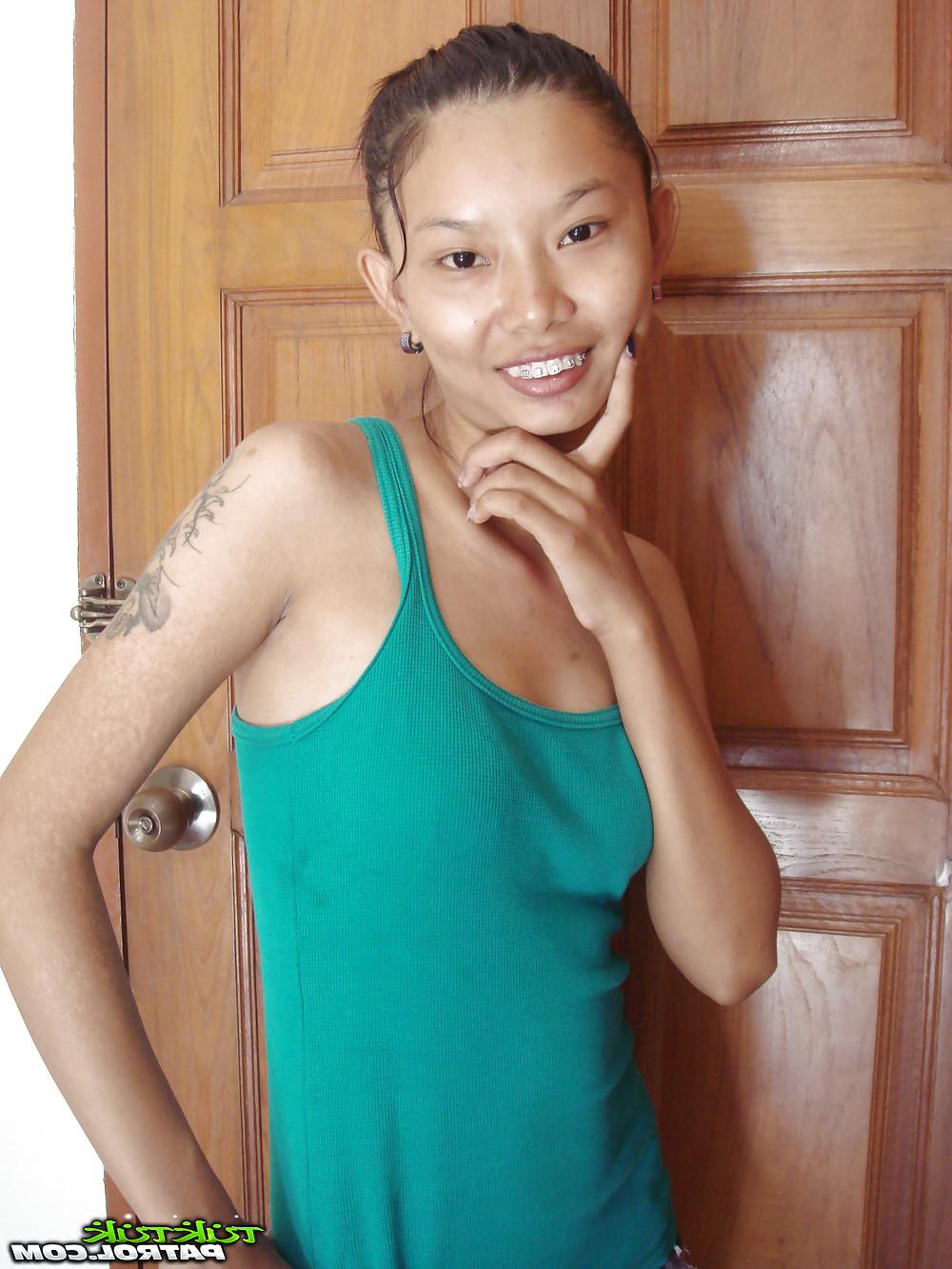 10P Coupl4funn 's very cute thai babe thick dark nipples