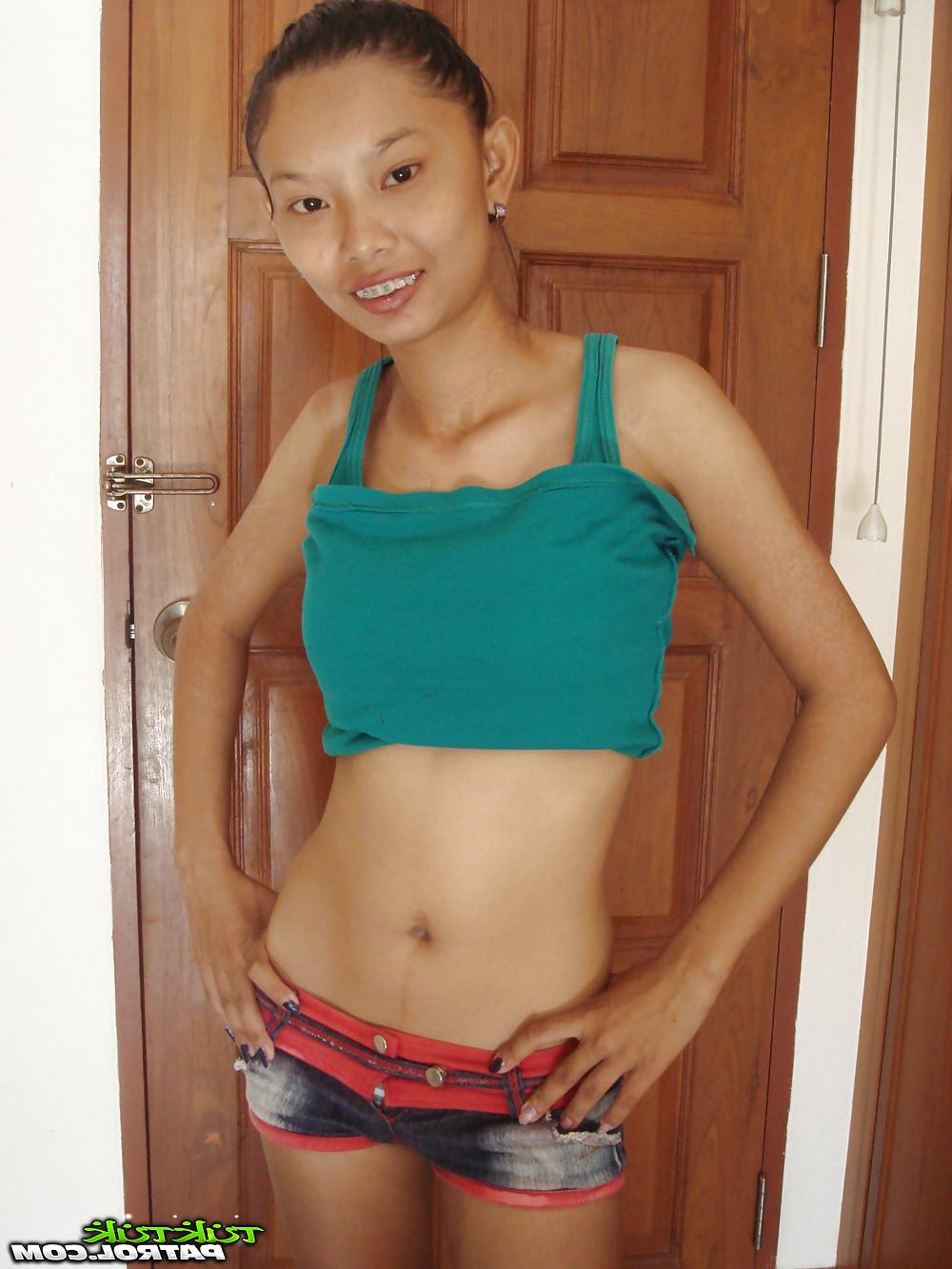 10P Coupl4funn 's very cute thai babe thick dark nipples