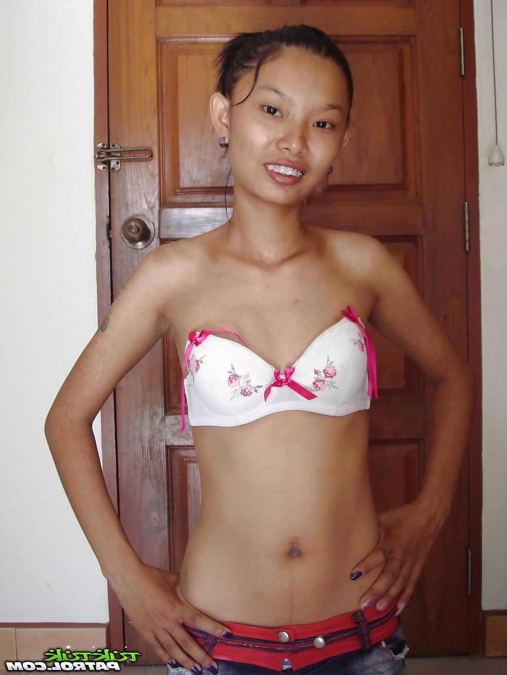 10P Coupl4funn 's very cute thai babe thick dark nipples