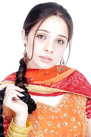24P Paki TV Bitch Juggan Kazim For your Dirty Comments ,, 