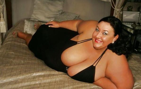 23P Are you staring at Mom's tits?