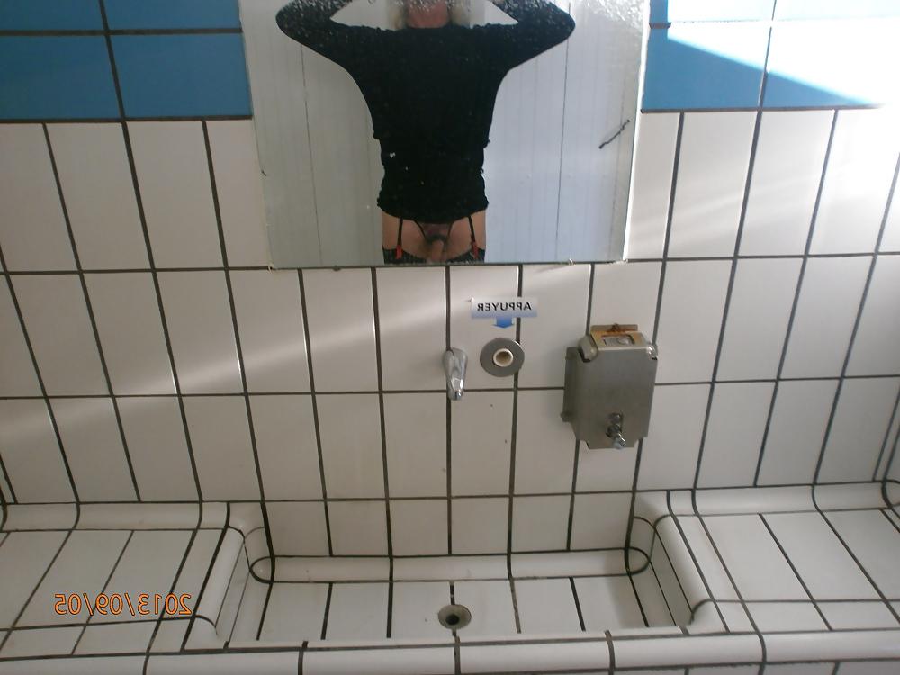 18P Exhib in public flashcock sexe queue outdoor salope