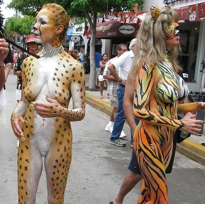 20P Bodypaint in public