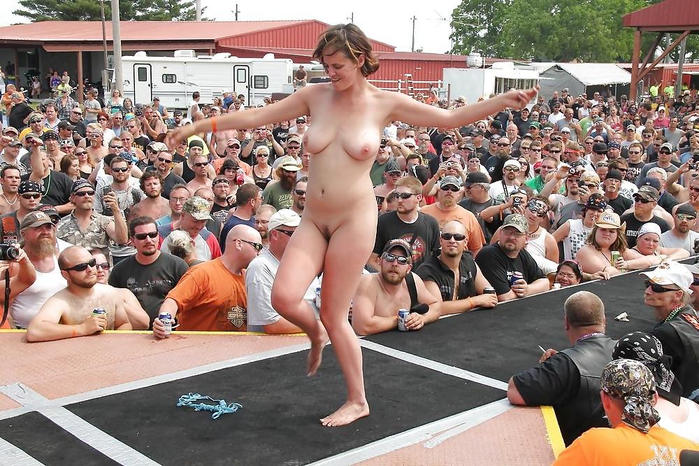 25P NAKED IN PUBLIC 3