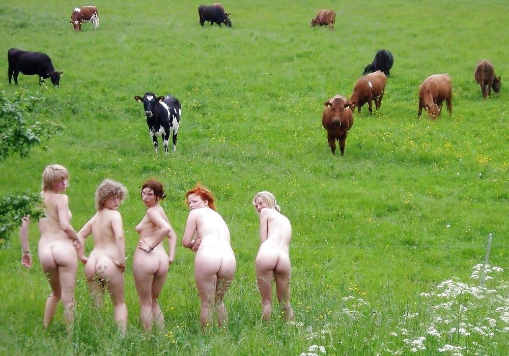 25P NAKED IN PUBLIC 3
