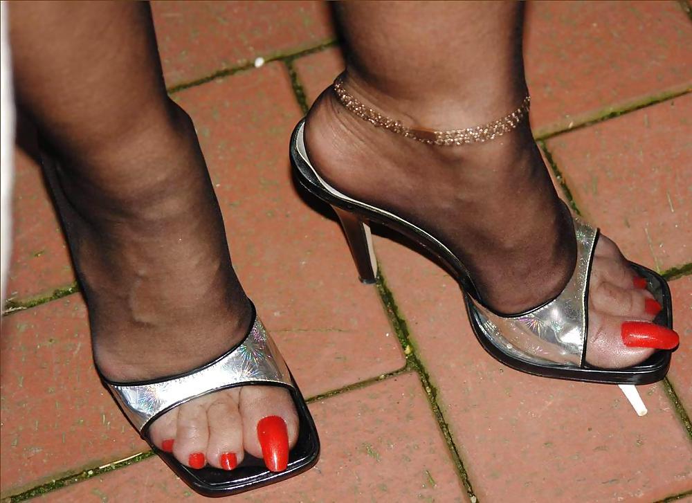 25P Feet and high heels, for your pleasure Lucy!
