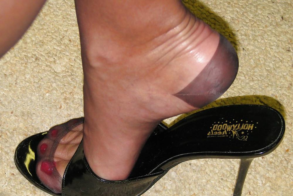 25P Feet and high heels, for your pleasure Lucy!