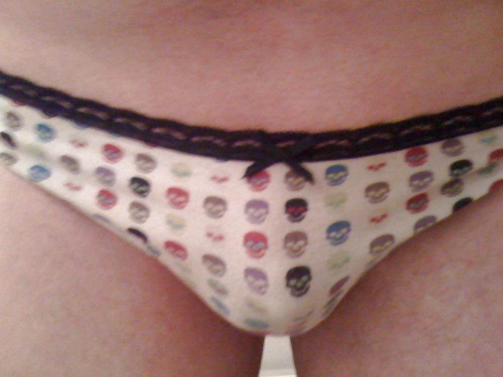 10P Play with my girls clothes