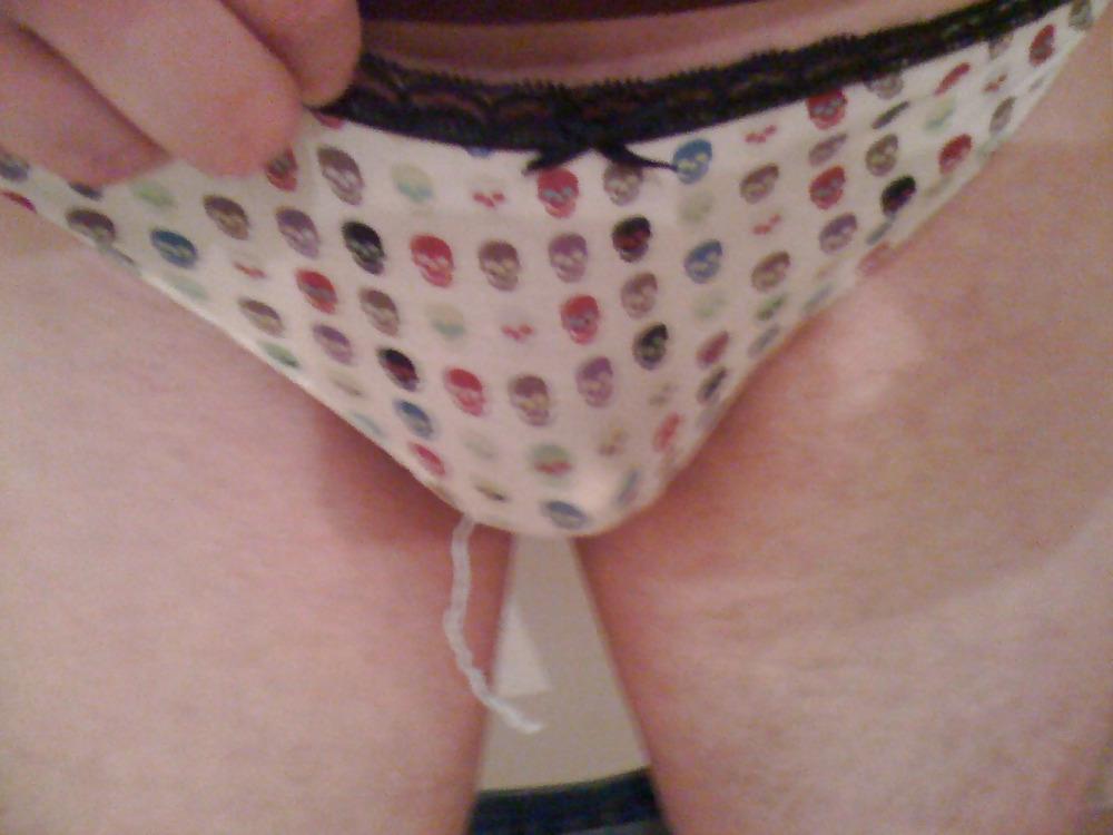 10P Play with my girls clothes