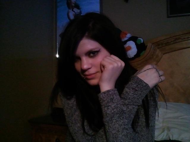 25P Hot tattoed emo bitch and friends