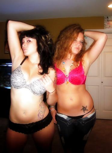 25P Hot tattoed emo bitch and friends