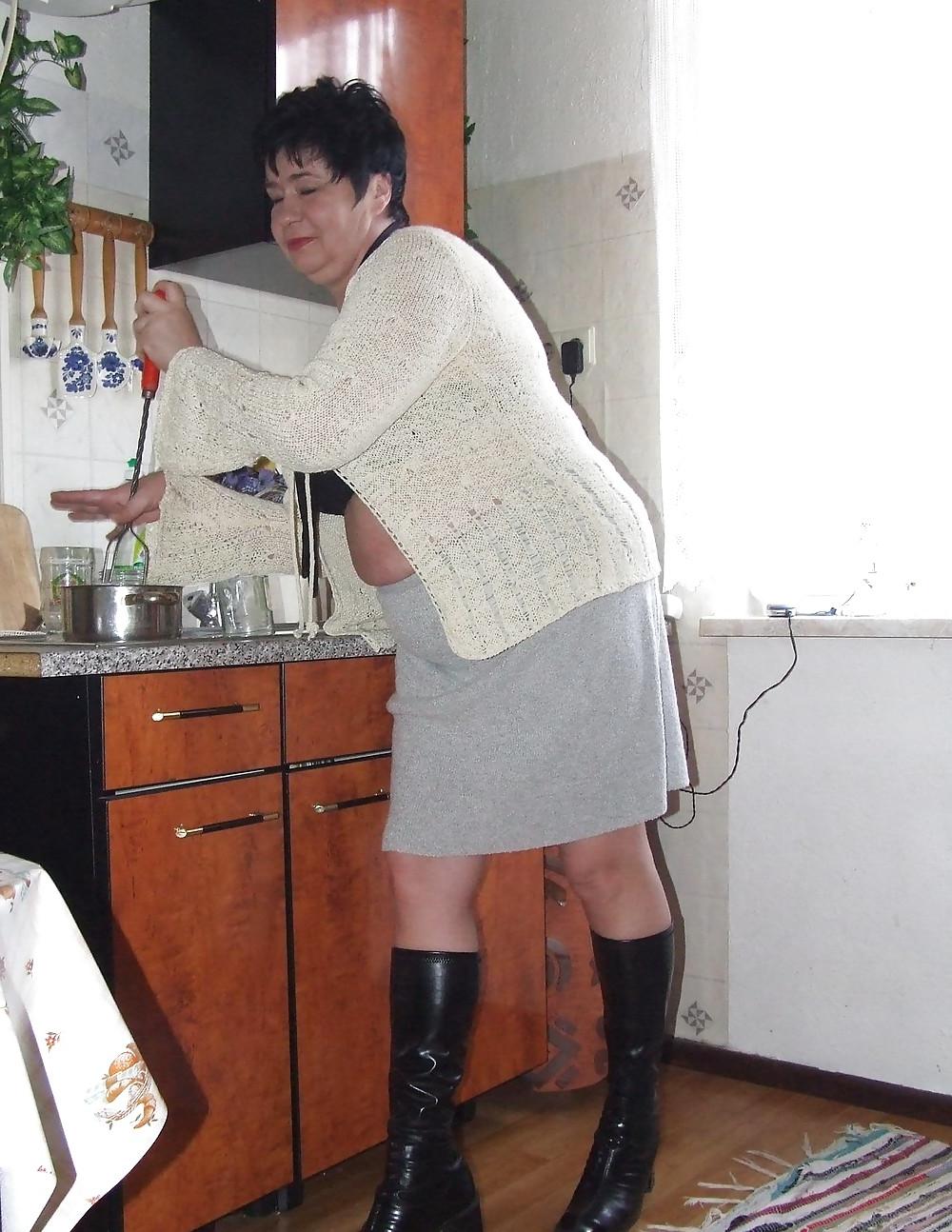16P Amateur chunky wife showing off her goods