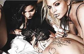 12P Erotic art 