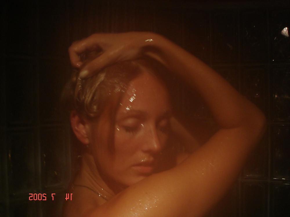 15P Naughty girls - The bride
