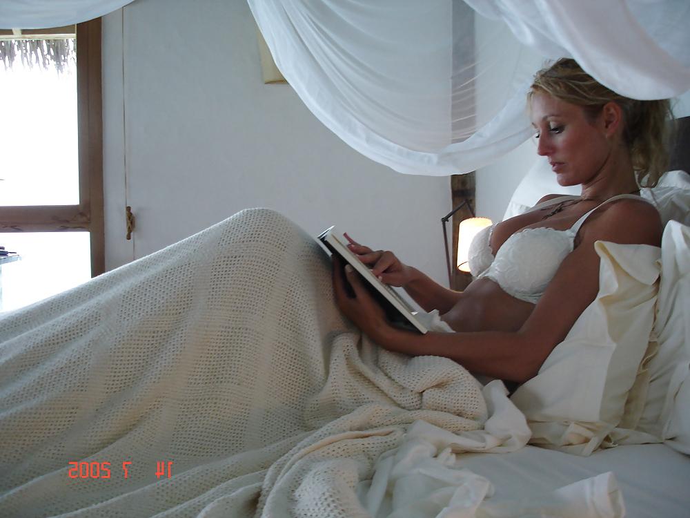 15P Naughty girls - The bride