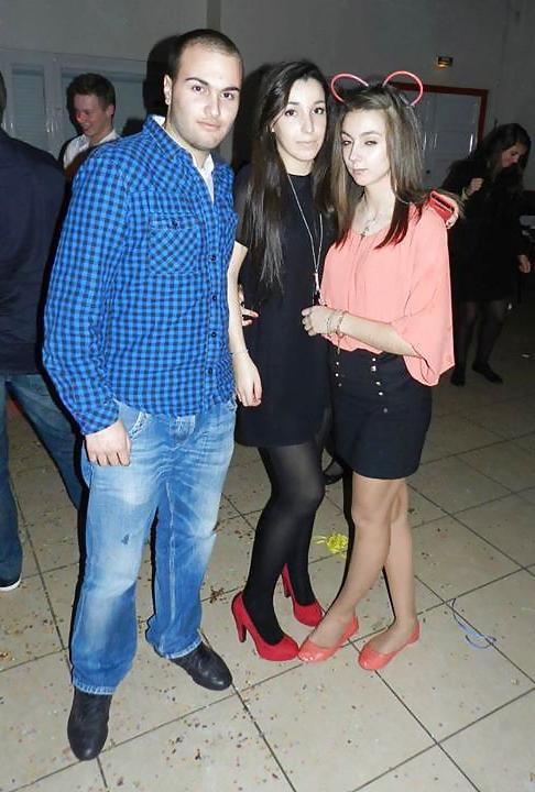 25P Slutty friends (legs, feet, ass) 