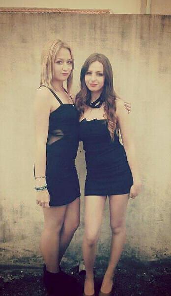 25P Slutty friends (legs, feet, ass) 