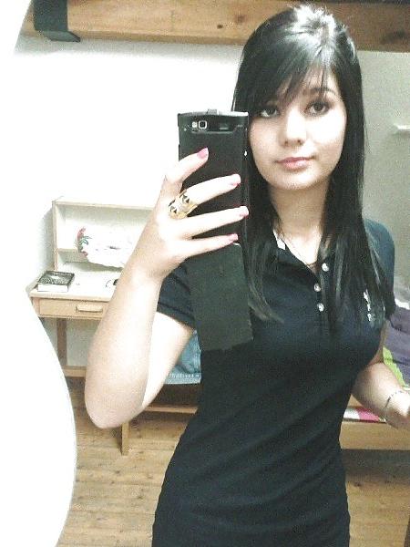 25P Slutty friends (legs, feet, ass) 