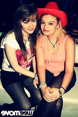 25P Slutty friends (legs, feet, ass) 