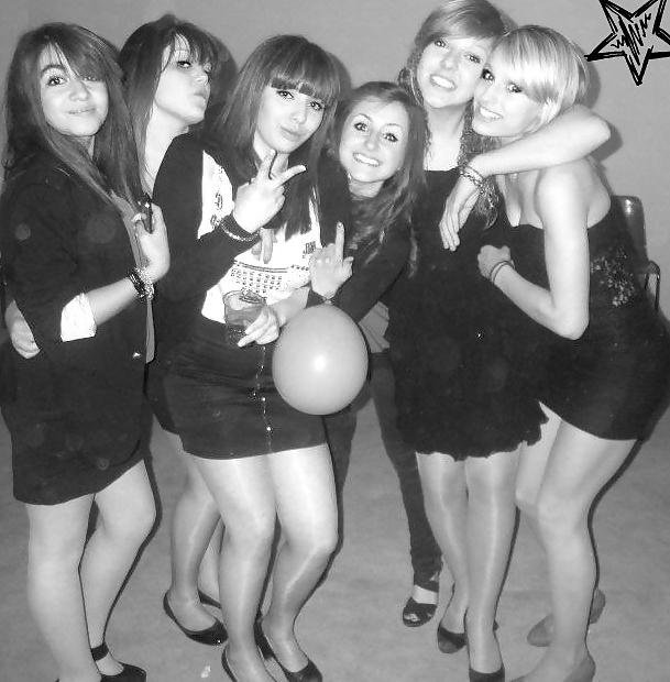 25P Slutty friends (legs, feet, ass) 