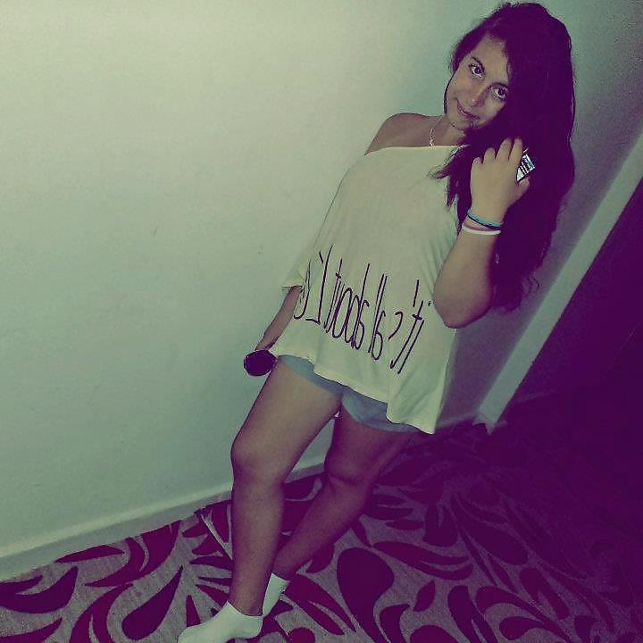 25P Turkish teen girls Feet Legs