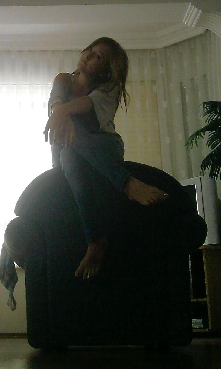 25P Turkish teen girls Feet Legs