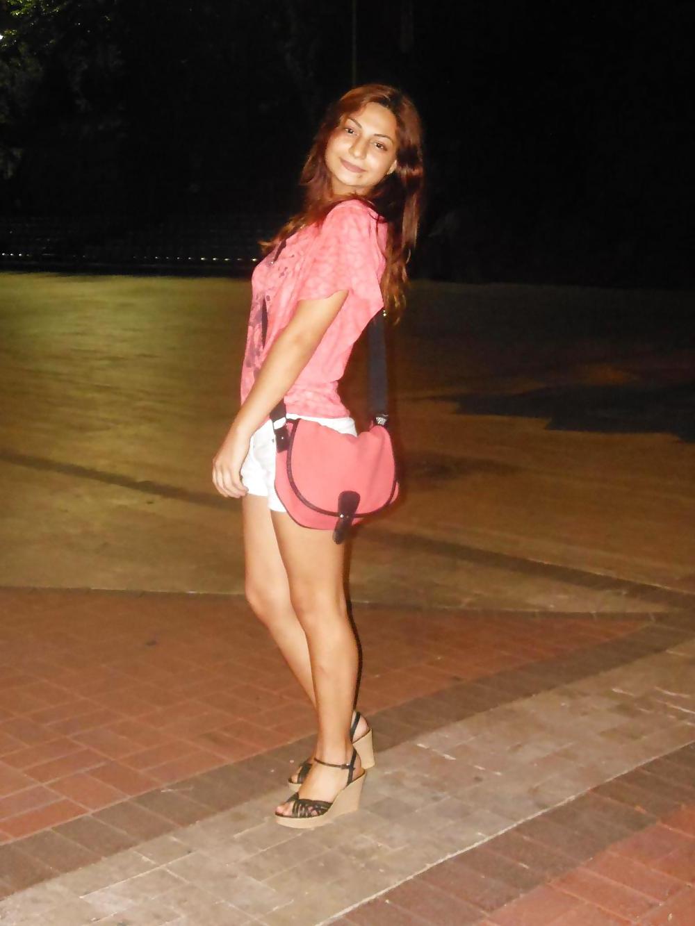 25P Turkish teen girls Feet Legs