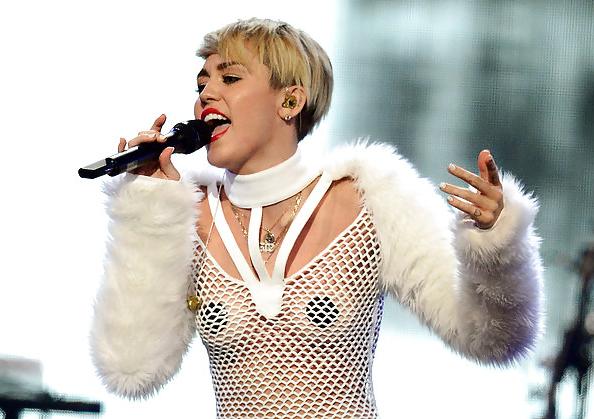 25P Miley Cyrus Hot Bitch