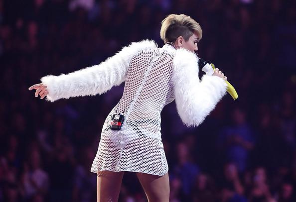 25P Miley Cyrus Hot Bitch