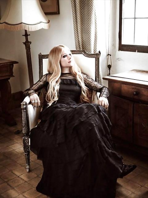 19P Avril lavigne: the Queen of Rock