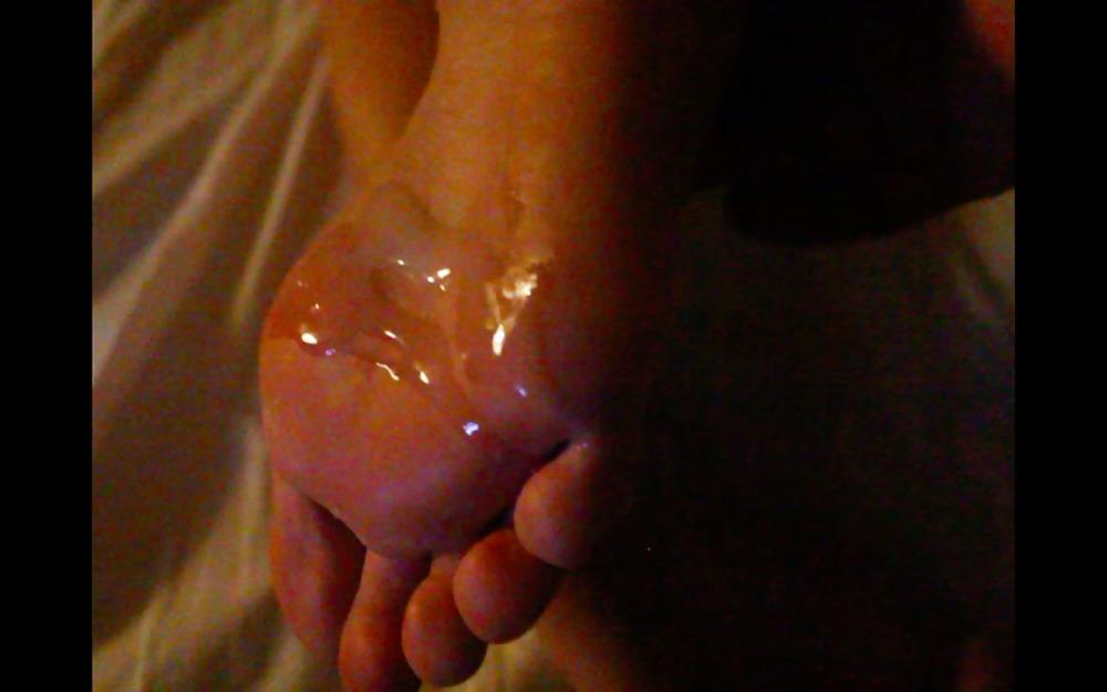 20P Her feet soles for you to CUM!