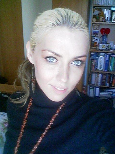 17P Julia hot bitch