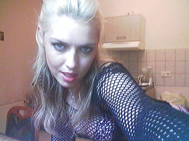 17P Julia hot bitch