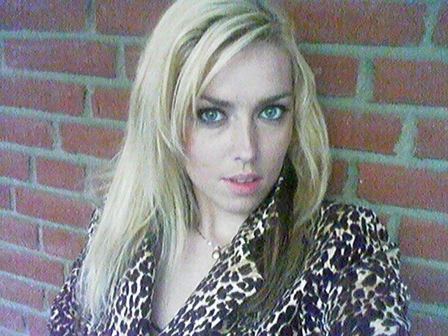 17P Julia hot bitch