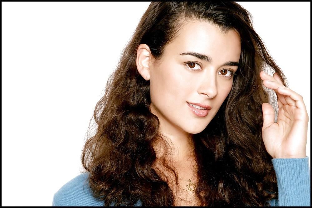 19P Female Celebs - Enjoy the past