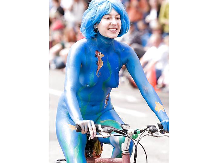 25P Nude Painted Ladies in Public Fetish Gallery 6