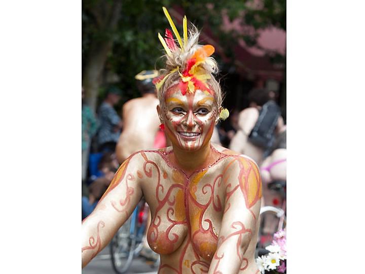 25P Nude Painted Ladies in Public Fetish Gallery 6
