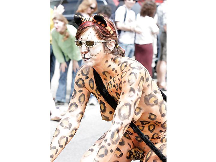 25P Nude Painted Ladies in Public Fetish Gallery 6