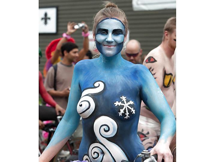 25P Nude Painted Ladies in Public Fetish Gallery 6