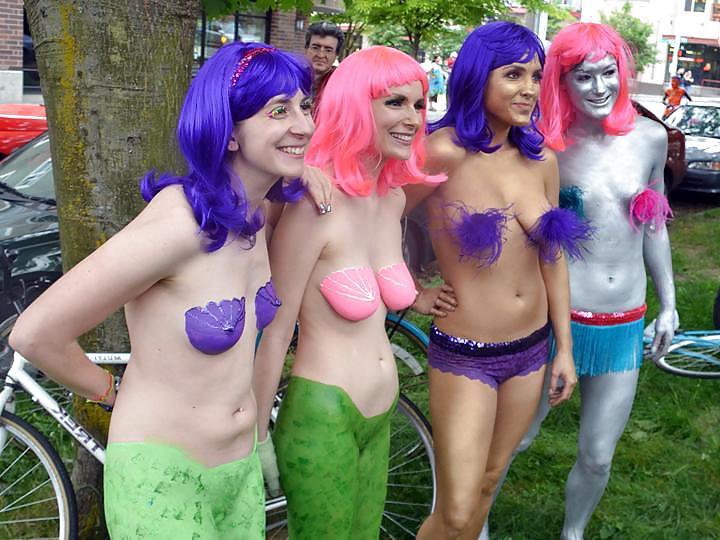 25P Nude Painted Ladies in Public Fetish Gallery 6