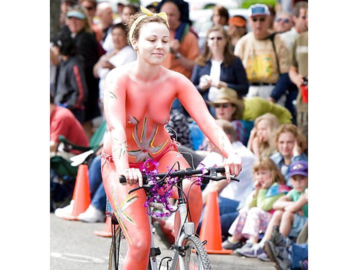 25P Nude Painted Ladies in Public Fetish Gallery 6