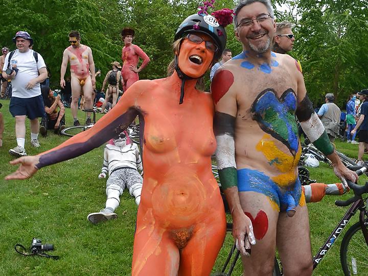 25P Nude Painted Ladies in Public Fetish Gallery 6