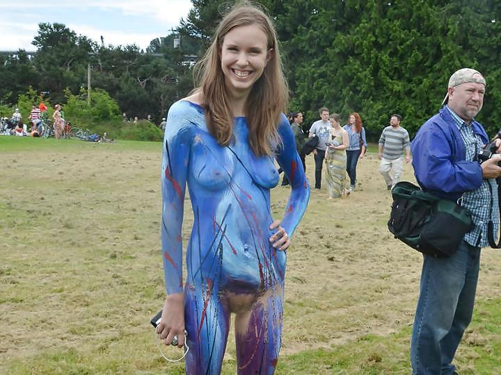 25P Nude Painted Ladies in Public Fetish Gallery 6