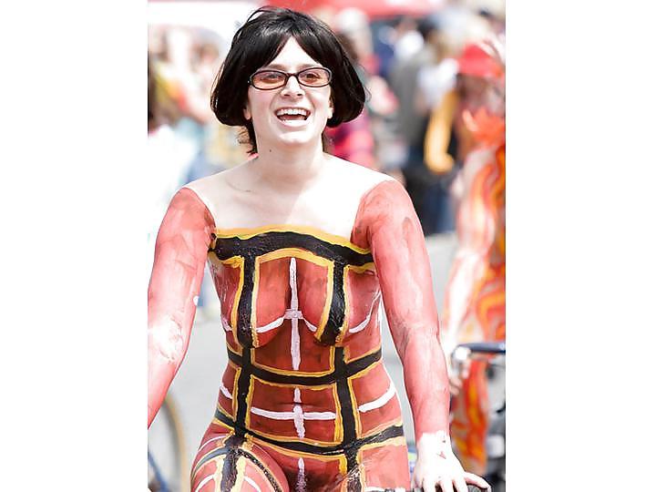 25P Nude Painted Ladies in Public Fetish Gallery 6