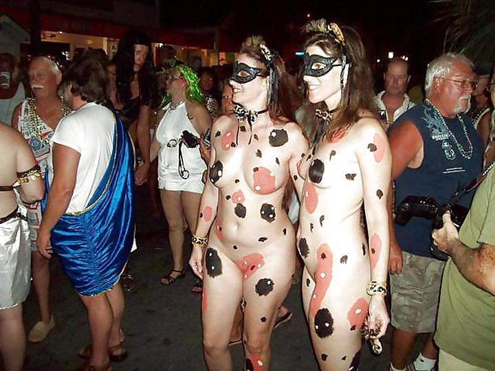 25P Nude Painted Ladies in Public Fetish Gallery 11
