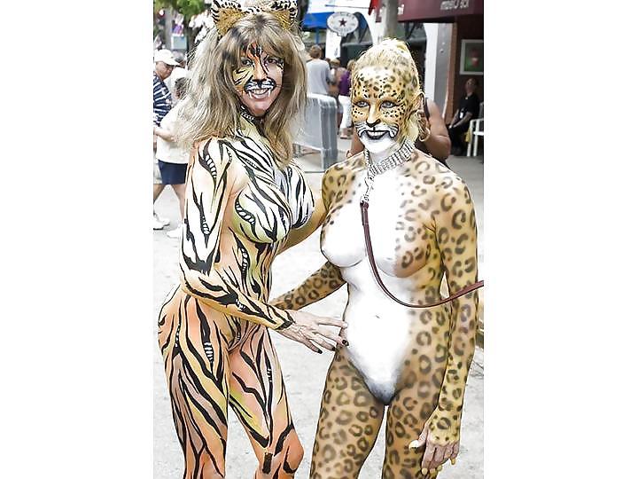 25P Nude Painted Ladies in Public Fetish Gallery 11