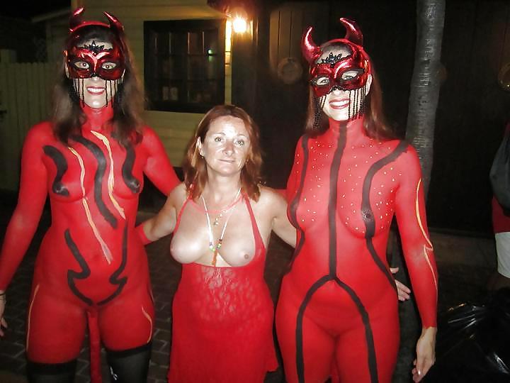 25P Nude Painted Ladies in Public Fetish Gallery 11